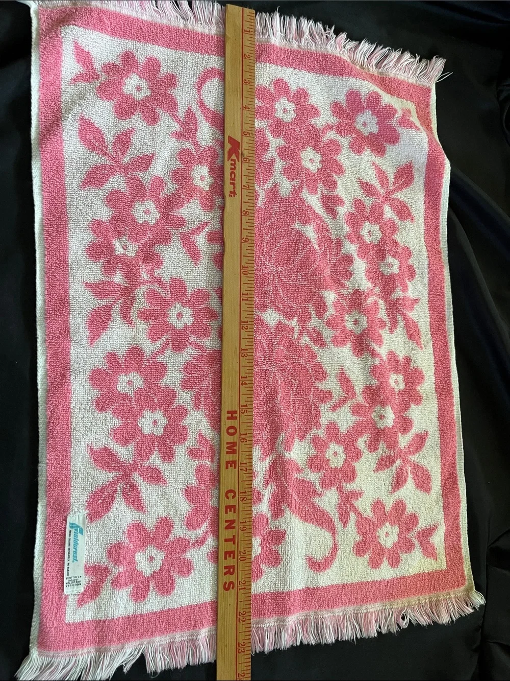 Vtg Fieldcrest Floral Sculpted Hand Towel Pink & White Flower Power MCM *READ*